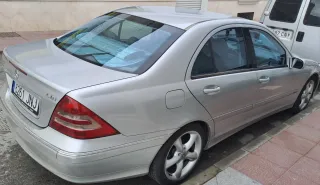 Mercedes-Benz Clase C 2004