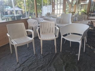 Silla de plástico blanca moderna