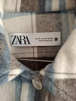 Cazadora Zara cuadros azul blanco negro T.XS.
