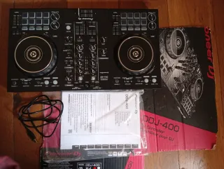 Controlador DJ Pioneer DDJ-400 con licencia