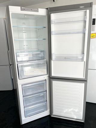 FRIGORÍFICO BALAY NEGRO CRISTAL NOFROST 185CM.
