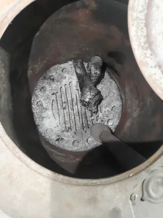 Estufa de leña metálica