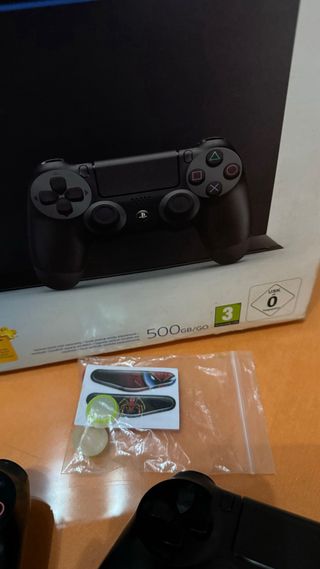 PS4 500GB con 2 mandos y caja