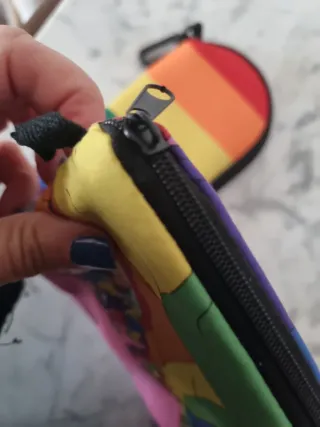 Funda gafas, neceser y pendientes multicolor