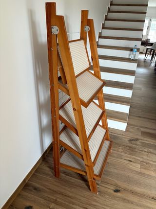 Estantería expositor de madera