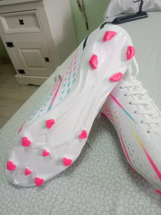 Zapatillas de fútbol con tacos multicolor