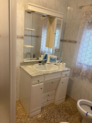 Mueble de baño con lavabo de mármol