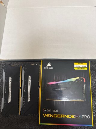 Módulos RAM Corsair 8GB (4uds)