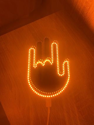 Mano LED con control remoto