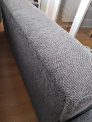 Sofá cama gris con arcón