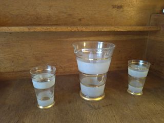 Caraffa e bicchieri vintage anni '50 oro