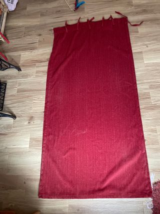 Cortina roja de tela