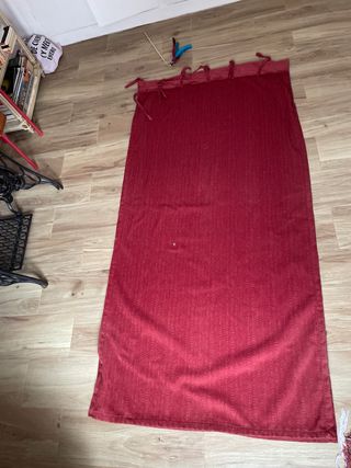 Cortina roja de tela