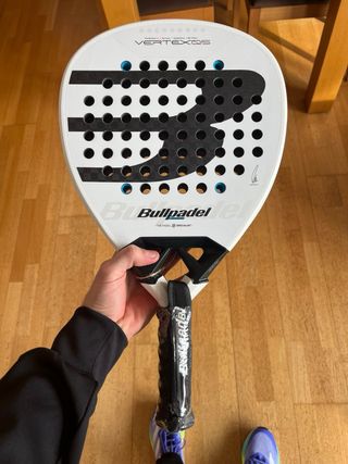 Pala de pádel Bullpadel Vertex 05 NUEVA.