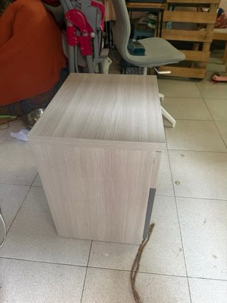 Cajonera de madera y plástico