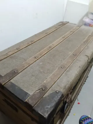 Maleta baúl antiguo tela y madera