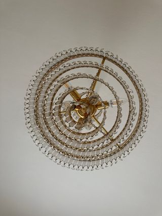 Lámpara de cristal de bohemiadorada y transparente