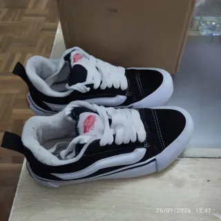 Zapatillas Vans Negras y Blancas