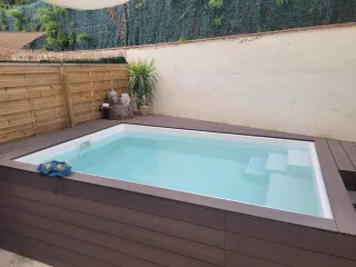 Piscina poliéster para espacios reducidos
