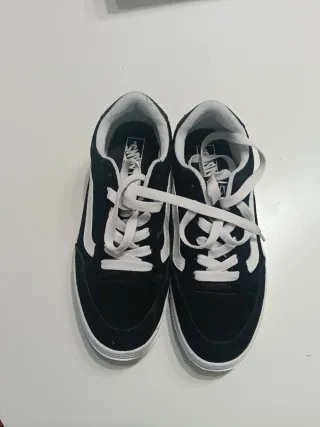 Zapatillas Vans Negras y Blancas
