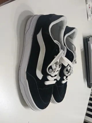 Zapatillas Vans Negras y Blancas
