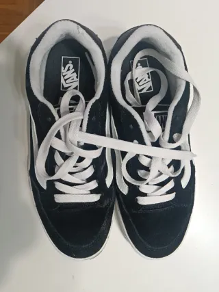 Zapatillas Vans Negras y Blancas