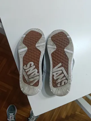 Zapatillas Vans Negras y Blancas