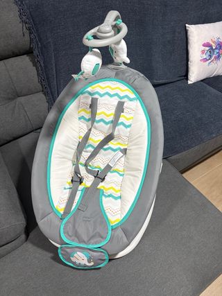 Hamaca para bebé con juguetes