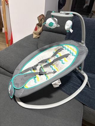 Hamaca para bebé con juguetes