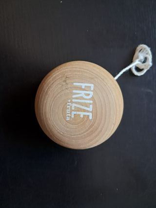 Yo-yo de madeira brinde Frize