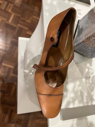 Zapatos MNG piel camel cuña