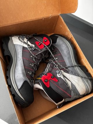 Botas de montaña ASOLO 43 nuevas