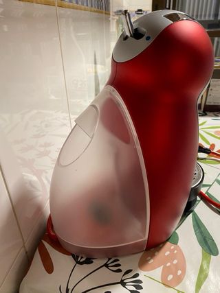 Cafetera Dolce Gusto Genio 2 de Krups Roja