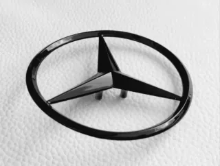 80mm Estrella Mercedes W204 Maletero Negro Brillo