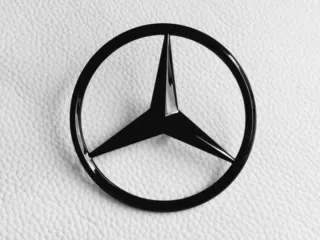 80mm Estrella Mercedes W204 Maletero Negro Brillo