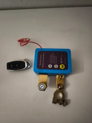 Desconector Batería Coche con 2 Mando a Distancia