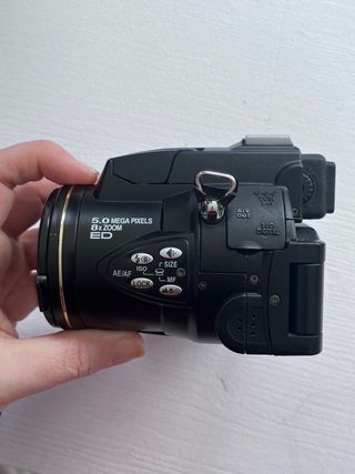 Cámara Nikon Coolpix 5700 (sin batería)