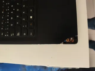 Ordenador portátil Lenovo negro.   PARA PIEZAS....