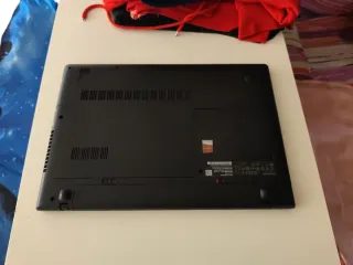Ordenador portátil Lenovo negro.   PARA PIEZAS....