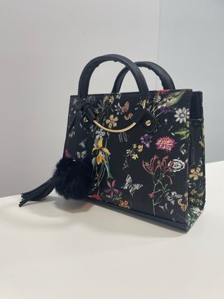 Bolso Negro Estampado Flores y Mariposas