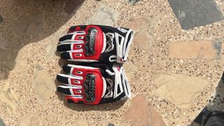 Casco(XS) y guantes(S) a estrenar!