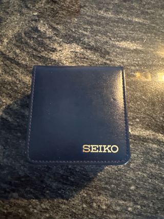 Reloj Seiko Dorado y Blanco
