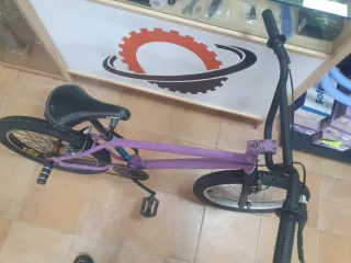 Bicicleta BMX morada