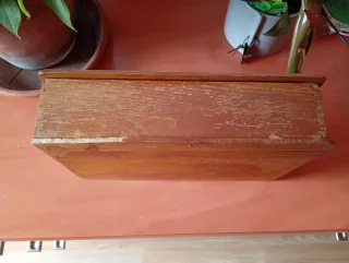 Escritorio portátil antiguo de madera