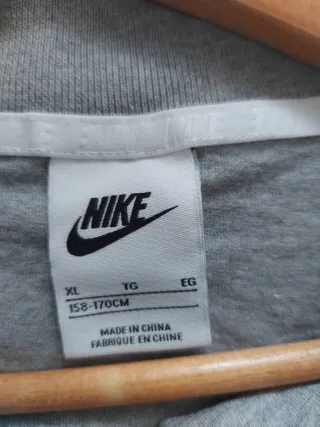 Polo Nike gris