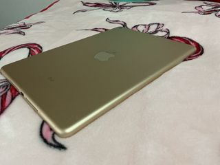 iPad Apple Dorado Muy Cuidado
