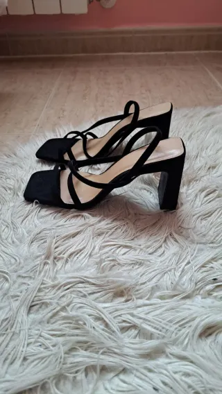 Sandalias tacón negras tiras finas