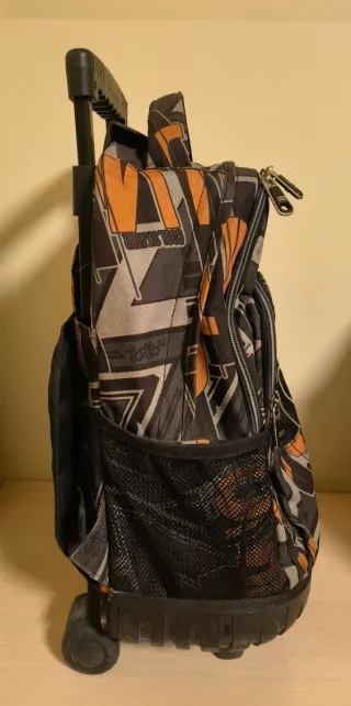 Mochila Totto con ruedas y diseño