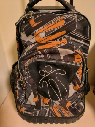 Mochila Totto con ruedas y diseño