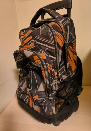 Mochila Totto con ruedas y diseño